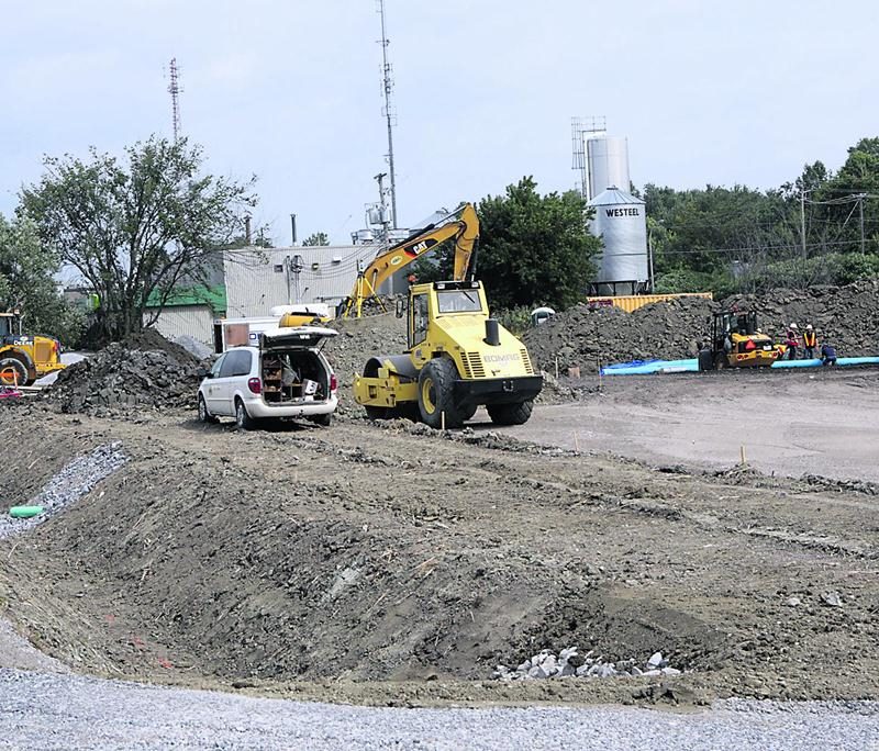 Le chantier de construction du futur siège social du Groupe Jolco-Ventec situé à proximité du carrefour de l’avenue Pinard et du boulevard Choquette. Photo Robert Gosselin | Le Courrier ©