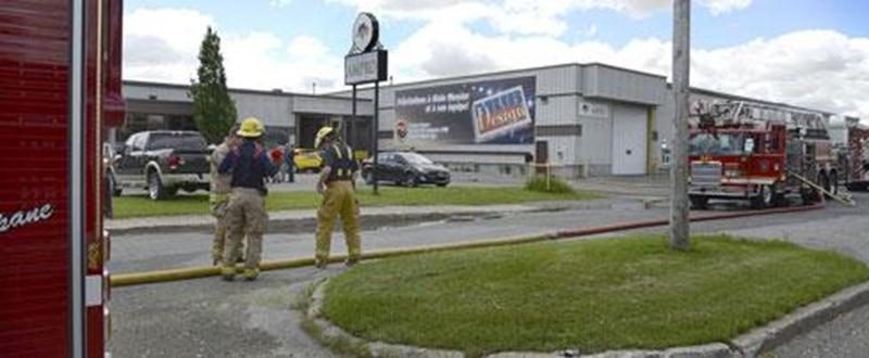 Plus de peur que de mal à l'usine des Produits forestiers Ampro sur la rue Cartier, mardi, alors qu'une quinzaine de pompiers de Saint-Hyacinthe ont été appelés pour répondre à un appel d'urgence en matinée. Le bris d'un dépoussiéreur a fait craindre le pire, mais la situation a rapidement été maîtrisée. Le bâtiment, avec une vingtaine d'employés à l'intérieur, a tout de même été évacué.