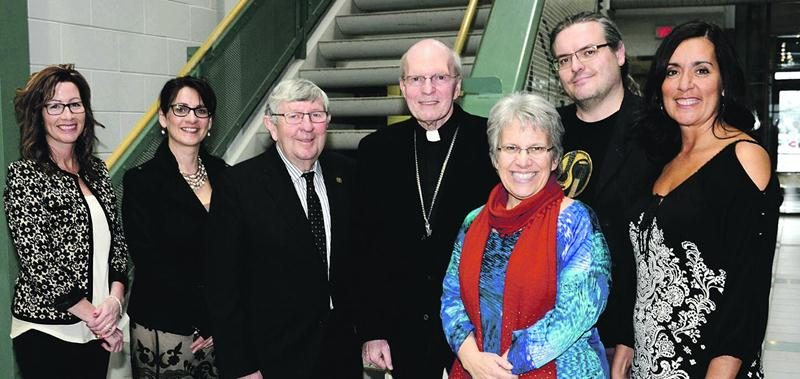 Sur la photo on reconnaît, de gauche à droite : Ginette Picotin, présidente de la Fondation Martin-Giard; Line Robillard, directrice adjointe des études et de la vie étudiante du Cégep de Saint-Hyacinthe; Ray-Marc Dumoulin, président d’honneur de la campagne de financement 2015; Mgr François Lapierre, évêque du diocèse de Saint-Hyacinthe; Brigitte Sansoucy, conseillère municipale de Saint-Hyacinthe; Luc Drapeau et Michèle Guimond, animateurs du Service de la vie spirituelle et de l’engagement co