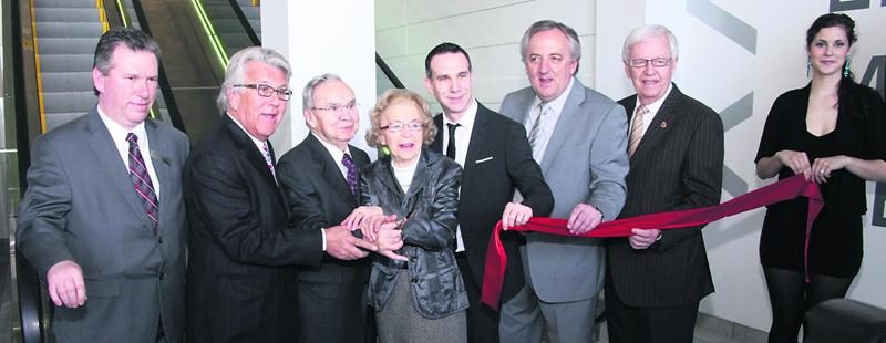 Germain Larivière et ses proches lors de l’inauguration du magasin de Brossard en 2012. Photothèque | Le Courrier ©