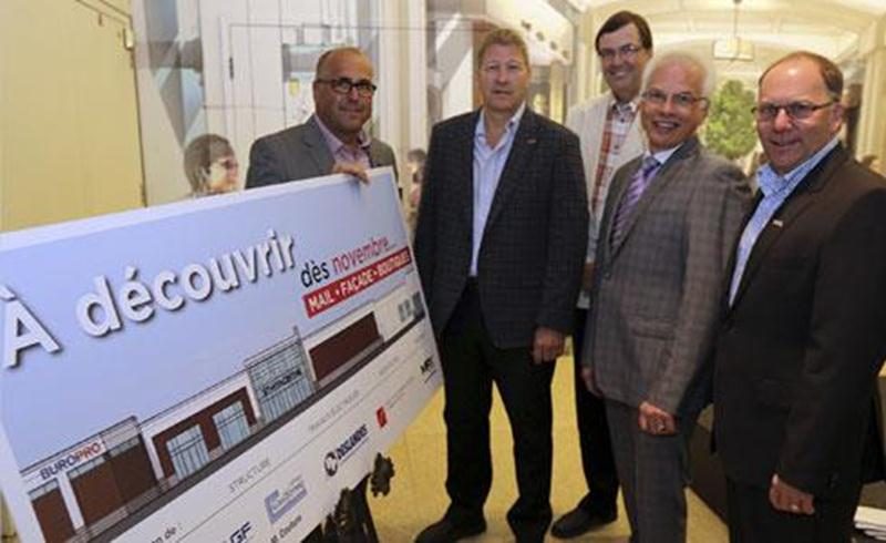 Luc Pepin (associé Buropro Citation), Guy Bergeron (président de Buropro Citation), Louis Bilodeau (DG de la Ville de Saint-Hyacinthe), André Brochu (DG des Galeries St-Hyacinthe) et Dave Morin (associé Buropro Citation) sont très heureux de l'arrivée de Buropro Citation à Saint-Hyacinthe.