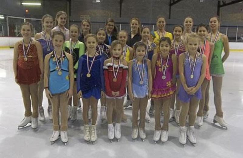 Lors de la compétition Invitation Gérard Allard qui a eu lieu à Granby en novembre, un total de 27 médailles ont été remportées par les patineuses du Club de patinage artistique. Médaillées d'or : Chloé Simoneau débutant, Coralie Guerin débutant, Marilou Cantwell débutant, Alysson Béliveau pré-préliminaire, Valérie Archambault pré-juvénile moins de 11 ans, Joanie Boucher débutant, Marie-Pier Savary senior argent, Eugénie Létourneau Lanteigne novice long, Sarah Bousquet or et Félixia Boucher or a