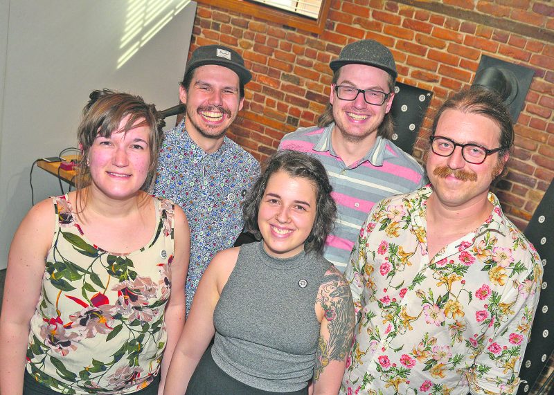 Le comité organisateur du 5e festival Agrirock, composé de Camille Rioux, Sébastien Gagnon, Audrey Hébert, Jacob Gladu et Frédérick Michon a de quoi être fier de sa programmation. Photo François Larivière | Le Courrier ©