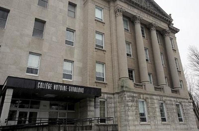Le ministre de l'Éducation, Yves Bolduc, a recommandé le projet d'achat des locaux du Séminaire par la CSSH au Conseil du Trésor.