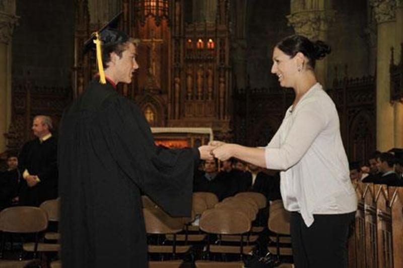La députée de Saint-Hyacinthe-Bagot, Marie-Claude Morin, a participé à la Collation des Grades des finissants du Collège Antoine-Girouard, le 27 juin. Elle a souligné leur succès en leur remettant une plume afin que ceux-ci puissent écrire l’avenir. Félicitations à tous les finissants et finissantes du Collège Antoine-Girouard!