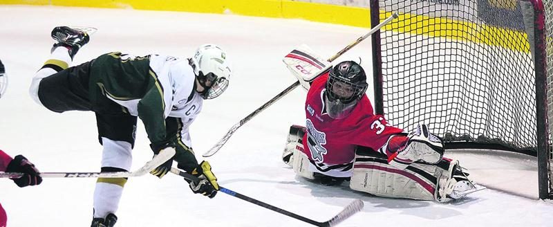 Les 100 équipes inscrites fouleront les patinoires du Stade L.-P.-Gaucher et du complexe Isatis Sport. Photothèque | Le Courrier ©