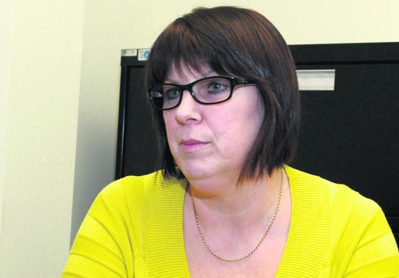 Johanne Jalbert soutient que sa fracture au pied droit est liée à la nouvelle politique de déneigement de la Ville de Saint-Hyacinthe, soit la fin de l’épandage d’abrasifs dans les rues résidentielles.  Photo François Larivière | Le Courrier ©