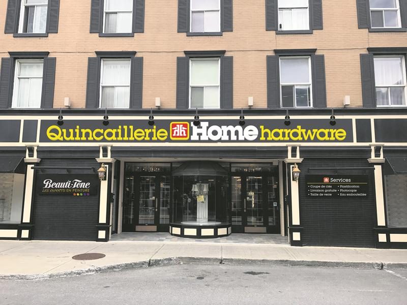 Si la maquette est approuvée telle quelle, voici à quoi devrait ressembler la quincaillerie Home Hardware du centre-ville. Ce magasin s’ajoute aux quelque 1 100 autres sous cette bannière à travers le pays. Photo courtoisie