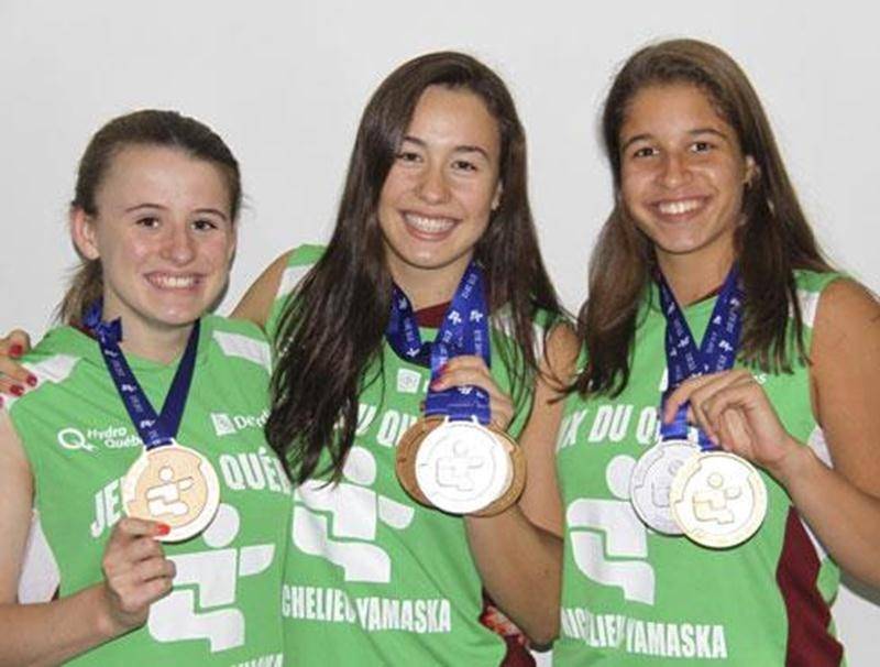 Sara-Jade Lamontagne, Emma Lamontagne et Maria Klara Suciu ont remporté un total de six médailles en natation aux Jeux du Québec.