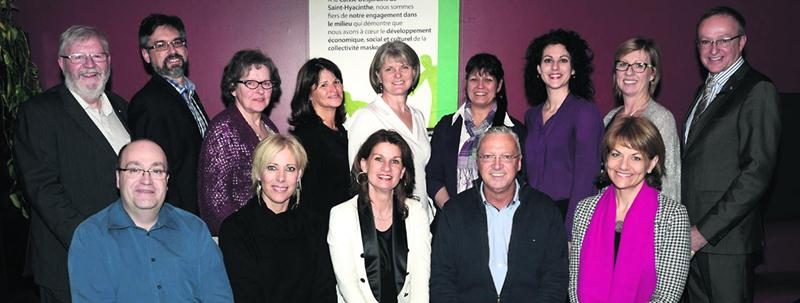 La Caisse Desjardins de Saint-Hyacinthe a remis plus de 42 200 $ à l’ensemble des écoles primaires de la Ville de Saint-Hyacinthe pour la mise sur pied de différents projets. Photo François Larivière | Le Courrier ©