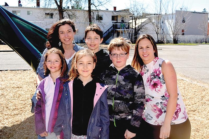 Augustine Castonguay, Véronique Cartier, directrice de l’école Saint-Charles-Garnier, Kalyann Flibotte, Dominick Dion, Samuel Croteau-Collette et Nadia Turcotte, orthopédagogue à l’école Saint-Charles-Garnier, se feront raser la tête au profit de la Société de recherche sur le cancer le 27 mai.