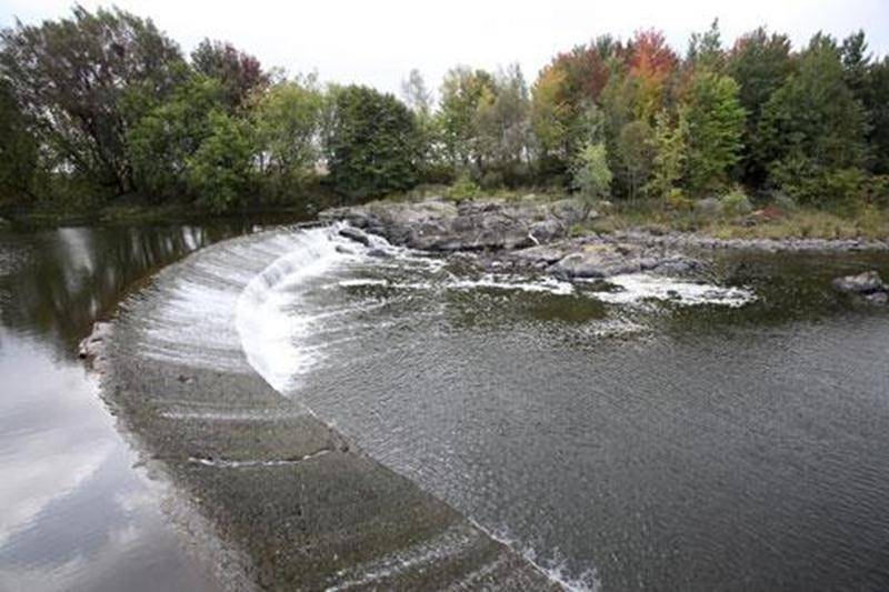 Le coût de réfection du barrage à Georges-Maurice, qui date de 1870, est estimé à environ 500 000 $, incluant les honoraires professionnels.