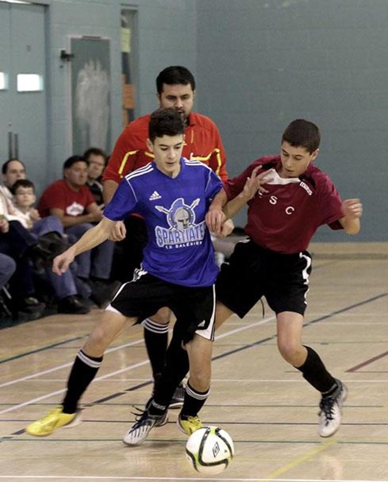 Plus de 117 équipes de soccer intérieur scolaire ont participé à la 15 e édition du Challenge Colédo-Patriotes.