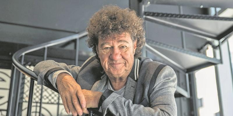 « Sur 22 chansons, si vous n’en connaissez pas une vingtaine, je vous rembourse! », lance à la blague Robert Charlebois qui présente son meilleur matériel des 52 dernières années en formule « Rock’oustic ». Photo Paméla Lajeunesse