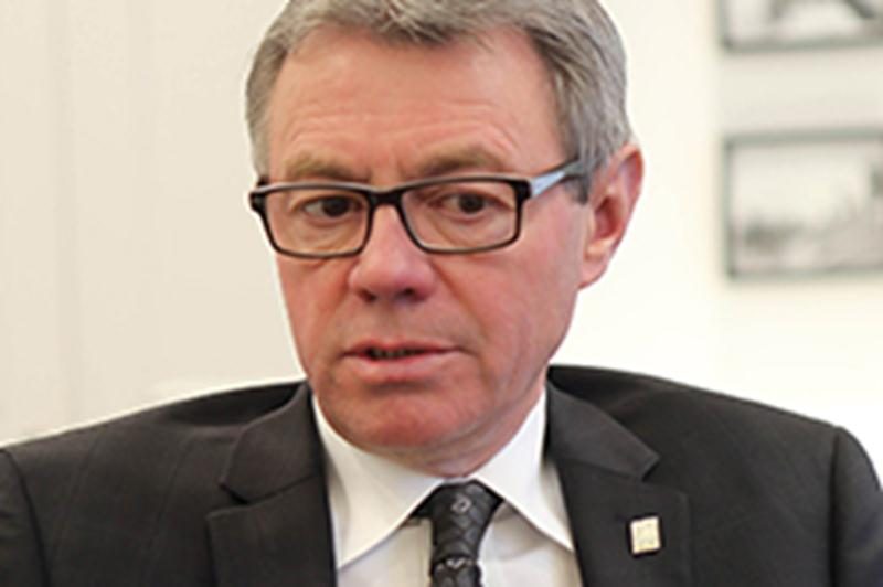 Le maire Corbeil croise les doigts