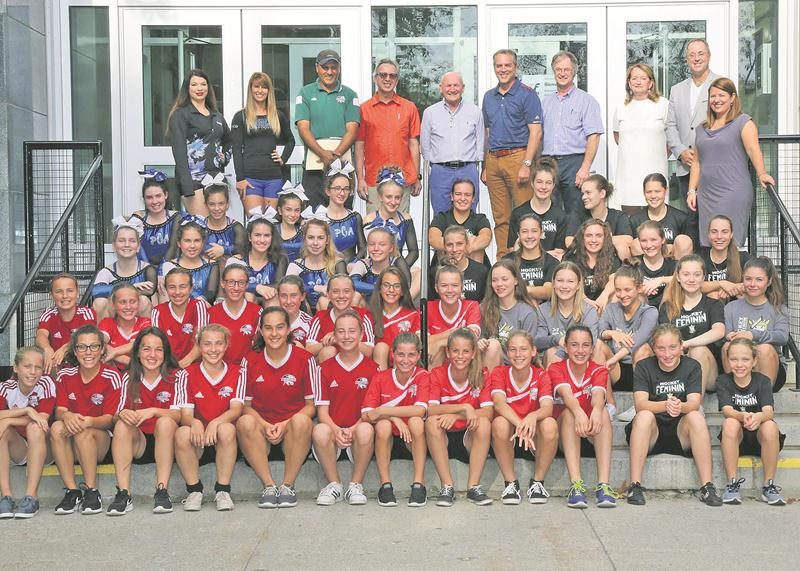 Le sport-études de l’École secondaire Fadette atteint des sommets au sein de sa clientèle féminine cette année, notamment avec l’arrivée du cheerleading et du hockey féminin, en plus de l’ajout d’un groupe féminin en soccer. Photo Robert Gosselin | Le Courrier ©