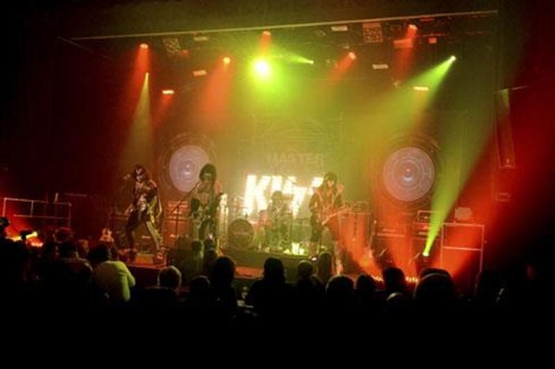 Le <em>Tribute Master Tour</em> reviendra dans la région à l'été. Le concept intégral a été retenu pour faire partie de la 8 e édition du Show de la Rentrée Desjardins d'Acton Vale.
