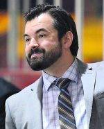 Un nouvel entraîneur s’amène derrière le banc