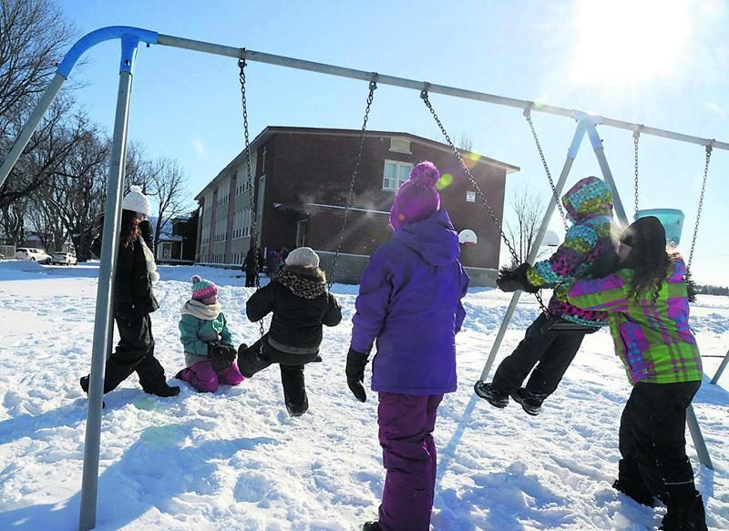 La municipalité de Saint-Barnabé-Sud soulage de 10 $ la facture de surveillance du dîner des parents dont les enfants mangent à l’école primaire aux Quatre-Vents.  Photo François Larivière | Le Courrier ©