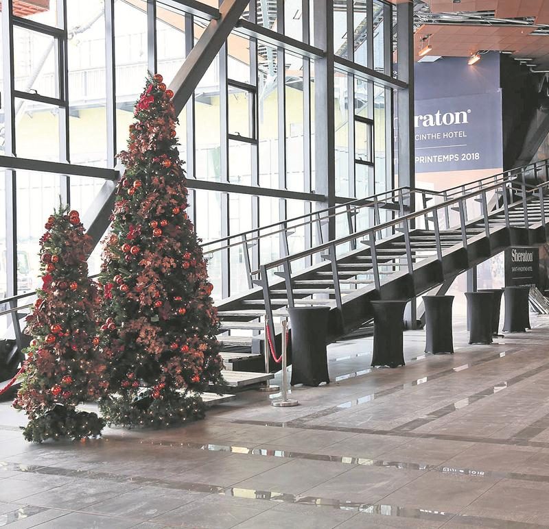 La zone entourant l’escalier situé tout près de l’entrée principale est un « lieu privilégié » pour accueillir l’éventuelle œuvre d’art. Les modalités exactes seront précisées en 2018.  Photo Robert Gosselin | Le Courrier ©
