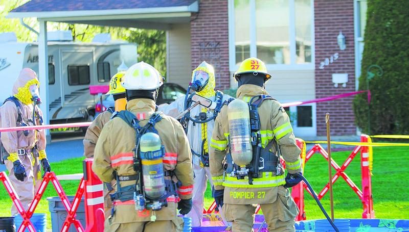 Une quinzaine de résidences de la rue du Moulin, à Sainte-Marie-Madeleine, ont été évacuées durant l’intervention de l’équipe hazmat. Photo Courtoisie zone911