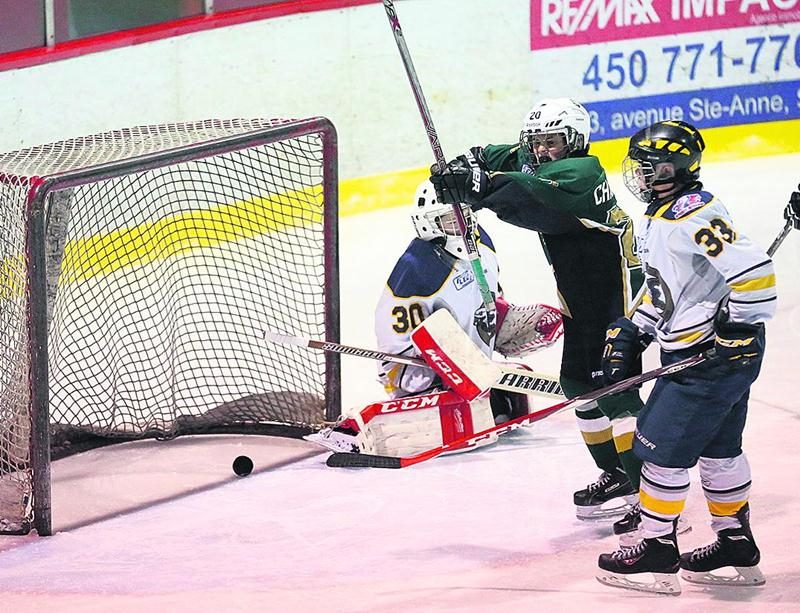 Les Gaulois d’Antoine-Girouard pee-wee AA n’ont fait qu’une bouchée des Estacades de la Mauricie lors de l’ouverture officielle du tournoi, dimanche après-midi, l’emportant 9 à 2.
