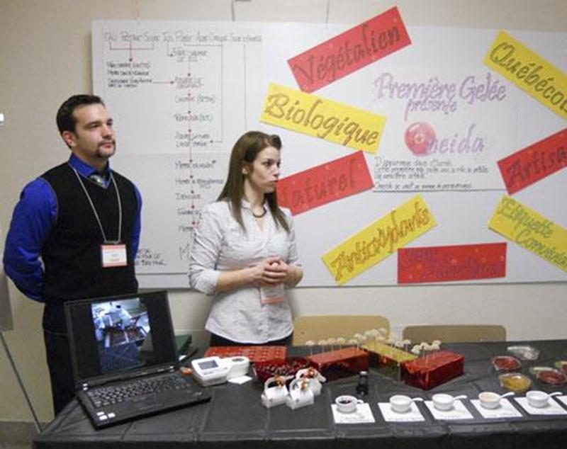 Chaque automne, l’ITA organise une journée carrières qui permet aux étudiants qui en sont à leur cinquième session de monter un stand afin de présenter aux industriels le produit alimentaire qu’ils ont créé.