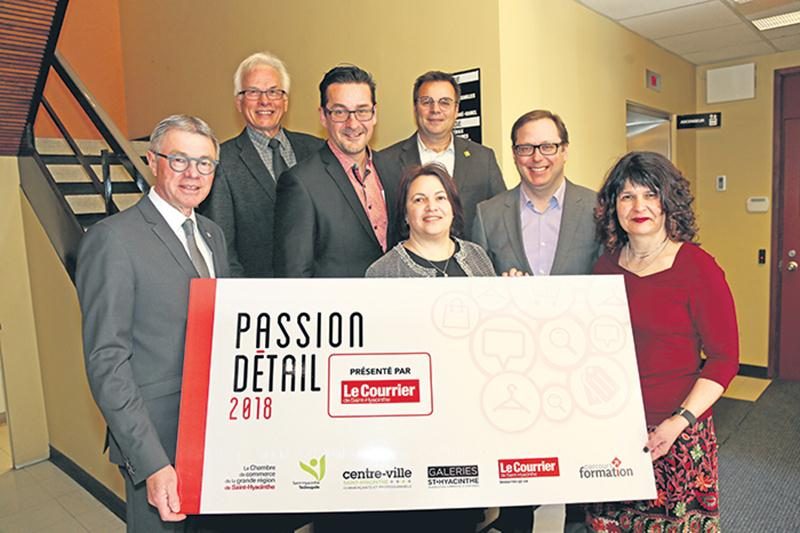 Sur la photo, dans l’ordre habituel, Claude Corbeil, André Brochu, Simon Cusson, Lucie Guillemette, Claude Rainville, Benoit Chartier et Nathalie Allard. Photo Robert Gosselin | Le Courrier ©