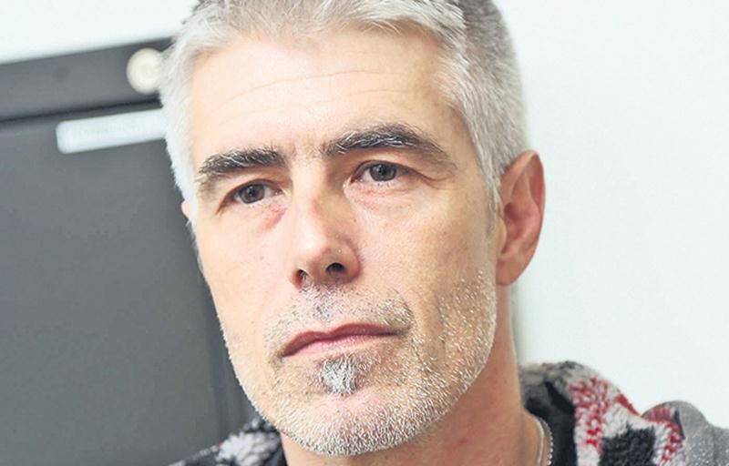Même concernant un sujet aussi émotif que le décès de sa fille Athena, Alain Gervais reste fort. Pour lui, la priorité est que sa mort ne soit pas en vain. Photo Robert Gosselin | Le Courrier ©