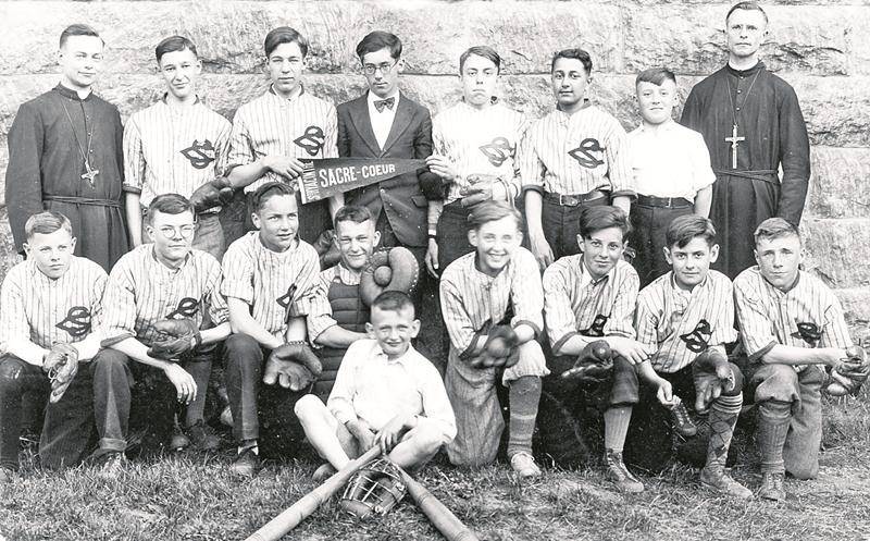 Une équipe de jeunes joueurs du Collège Sacré-Cœur en 1936. Collection Centre d’histoire CH479.