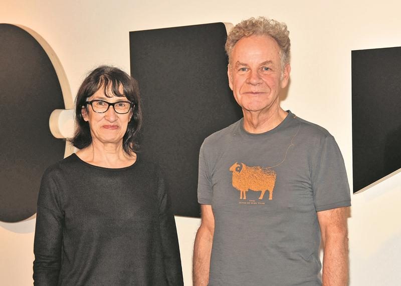 Le 19 novembre sera une journée chargée pour la commissaire invitée Mona Hakim et l’artiste Gilbert Poissant, qui voyageront entre Plein sud et Expression pour deux vernissages et le lancement de la première monographie de l’artiste hilairemontais.Photo François Larivière | Le Courrier ©