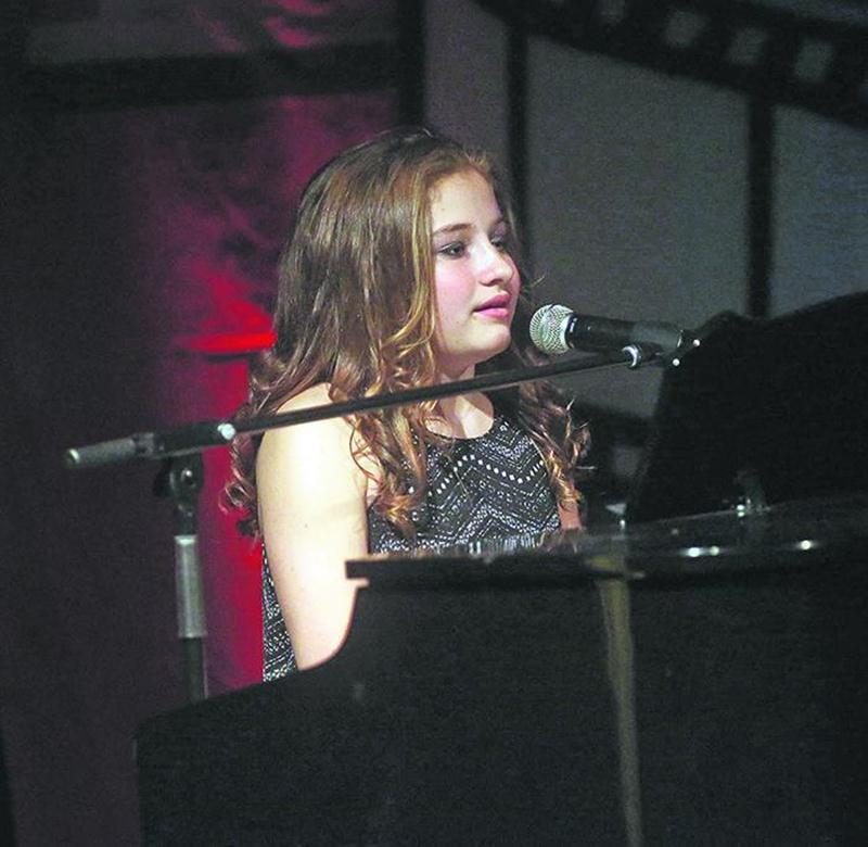 La chanteuse Émy Béland de l’école Bois-Joli-Sacré-Coeur.