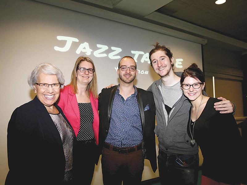 On reconnaît, de gauche à droite : Brigitte Sansoucy, députée de Saint-Hyacinthe-Bagot, Sylvie Tétreault, coordonnatrice du Trait d’union montérégien, Olivier Dubois, président d’honneur de Jazz ta vie, ainsi que Damien-Jade Cyr et Marianne Ruel, tous deux du Alley Jazz Band.