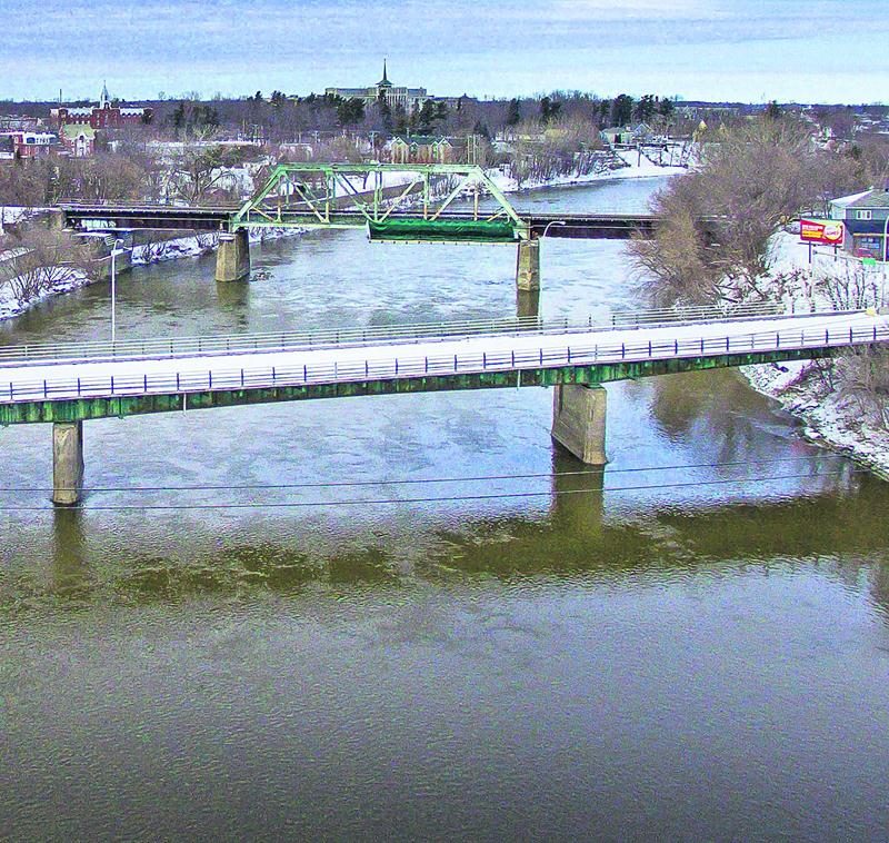 La firme Grandmont et fils, de Drummonville, se prépare à lancer les travaux de remplacement du pont Bouchard. Photo François Larivière | Le Courrier ©