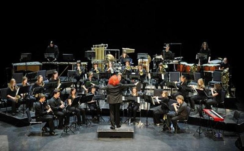 La Société Philharmonique permet aux musiciens de la région de Saint-Hyacinthe et des environs d’évoluer au sein d’un groupe musical. Cette participation à notre harmonie perfectionne la culture musicale des membres, et ce, pour le plus grand bénéfice du public lors de nos concerts. La Société Philharmonique et la Philharmonie des Jeunes ont repris leurs activités. Si vous êtes intéressés à faire partie de l’un ou l’autre de nos groupes, communiquez avec nous à musique@sophil.org ou en composant