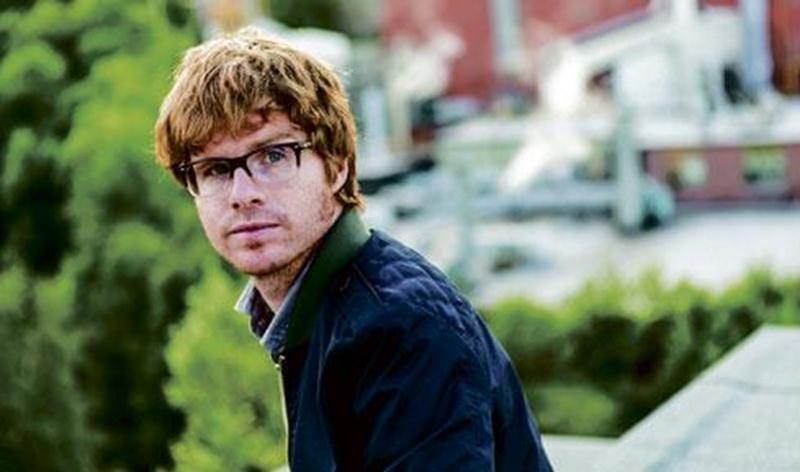 Vincent Vallières sillonne les routes du Québec avec son nouvel album <em>Fabriquer l'aube</em>.
