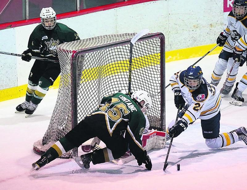 Le tournoi se poursuit jusqu’au 10 janvier au Stade L.-P.-Gaucher et au complexe Isatis Sport. Photos Robert Gosselin | Le Courrier ©