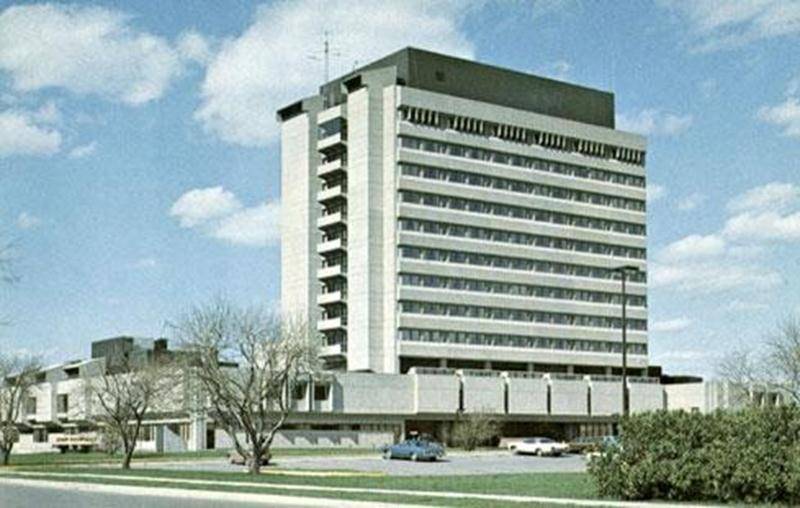 L’hôpital Honoré-Mercier au début des années 1980. Carte postale, photo Réal Brodeur, impression Le Courrier. (Collection privée)
