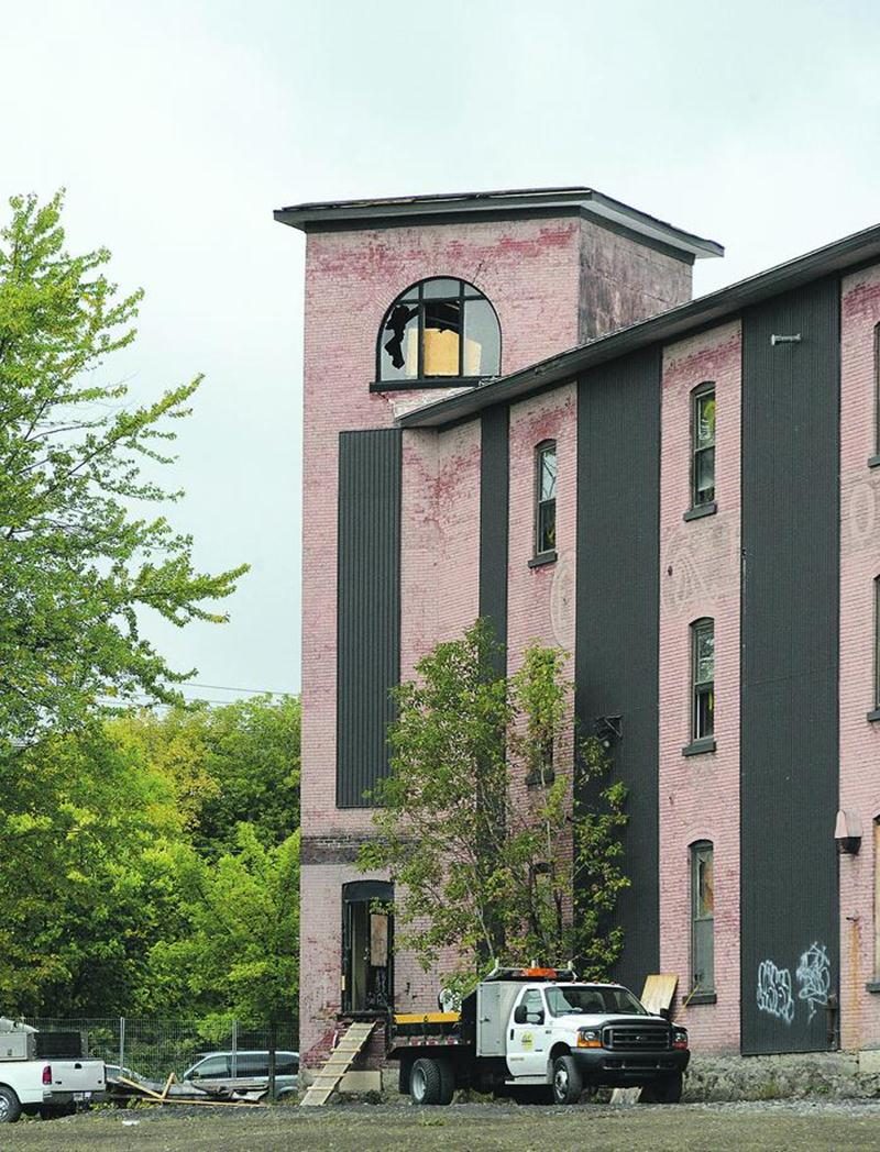 La E.T. Corset a été décalottée lundi matin. Photo François Larivière | Le Courrier ©