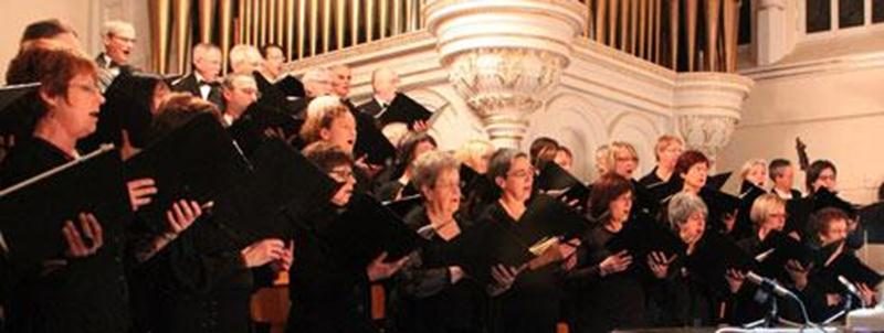 Les mélomanes maskoutains et de la région sont chaleureusement invités à assister au traditionnel concert de Noël de l'Harmonie vocale de Saint-Hyacinthe. Le choeur interprètera cette année le prestigieux Magnificat de Jean-Sébastien Bach, sous la direction de James Copland, accompagné par Jocelyn Lafond, titulaire des orgues de la Cathédrale ainsi que deux solistes professionnels. Des chants classiques et traditionnels complèteront le programme. Pour l’occasion, la chorale des élèves de l'école