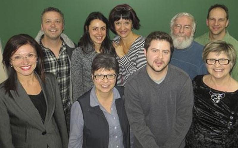 À l’avant, de gauche à droite : Louise Arpin, conseillère municipale; Louise Hébert, trésorière; David Biron-Villeneuve, coordonnateur en loisir aux Loisirs Saint-Joseph; et Céline Lussier Cadieux, présidente. À l’arrière, dans le même ordre : André Mathieu, administrateur; Anie Langelier, administratrice; Sonya Charest, administratrice; Maurice Plante, secrétaire et Rémi Gauvin, vice-président.