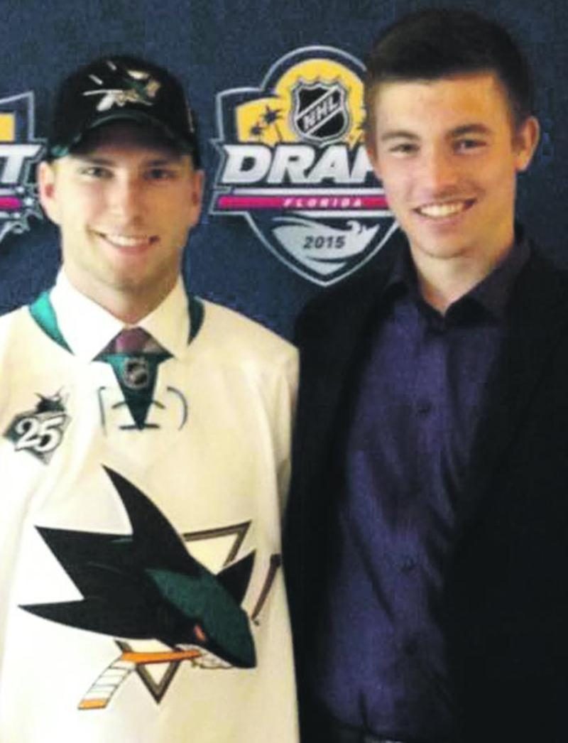 Jérémy Roy pose fièrement avec son ancien coéquipier chez les Gaulois, Pier-Alexandre Trudeau. Photo Facebook