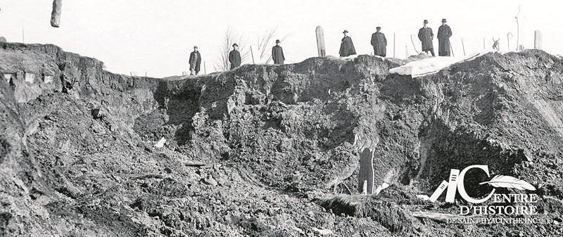 Éboulis au cimetière cathédrale, Saint-Hyacinthe, mars 1917. Archives CHSH, Collection photographies de Saint-Hyacinthe.