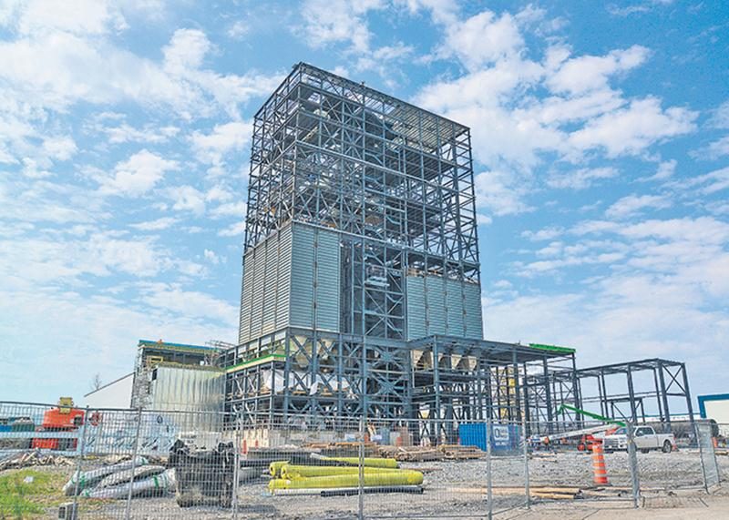 La construction de la nouvelle bâtisse de la meunerie Côté-Paquette dans le parc industriel Théo-Phénix va bon train.