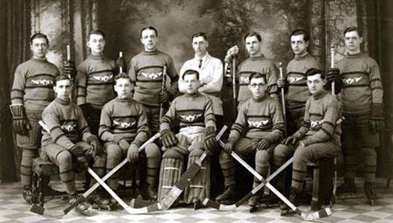 L'équipe Saint-François-Xavier de la ligue de hockey junior de 1931-1932.