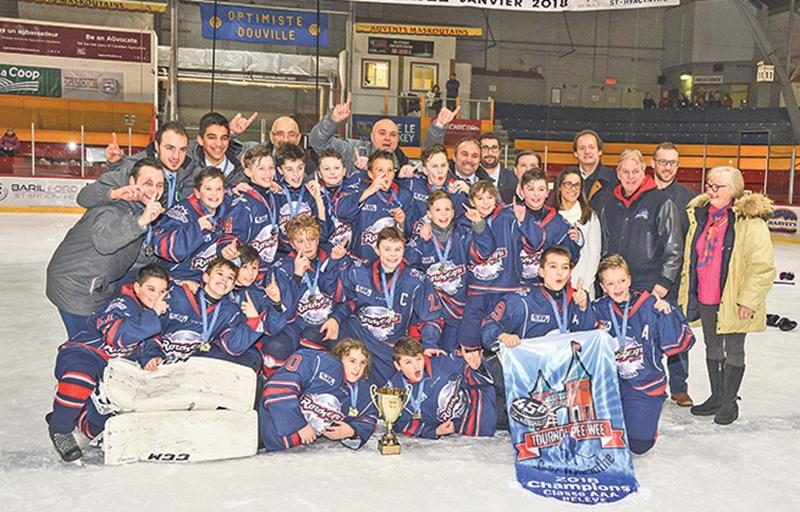 Malgré une mêlée dans laquelle ils ont été impliqués à leur premier match, les Patriotes de Laval ont filé jusqu’en finale de la classe AAA relève où ils ont remporté les grands honneurs.  Photo François Larivière | Le Courrier ©
