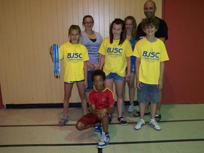 Les Correcaminos de l'école primaire Bois-Joli-Sacré-Coeur ont participé à la finale régionale d'athlétisme, qui se déroulait le samedi 18 juin à Waterloo. Dans la catégorie benjamin, Frédérique Camiré a décroché la médaille d'argent au lancer du poids, tandis que Marianne Lussier a elle aussi pris le deuxième rang, au saut en hauteur et au 80 m. Les autres médailles des Maskoutains ont été récoltées par Gabriel Farand (or au 1 200 m, argent au saut en longueur et argent au 80 m), Raphaël Boivin
