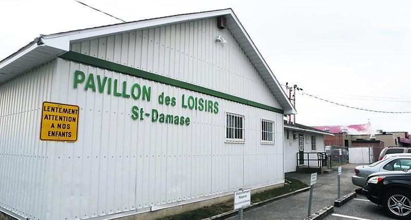 Le pavillon des loisirs de Saint-Damase sera démoli et remplacé pour un bâtiment neuf, mieux adapté aux besoins des citoyens.  Photo Robert Gosselin | Le Courrier ©