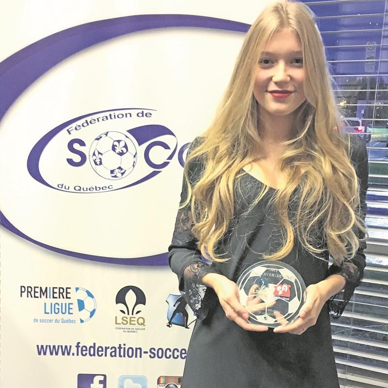 Florence Bilodeau a été honorée dans le cadre du gala Tapis rouge de la Fédération de soccer du Québec. Photo Courtoisie