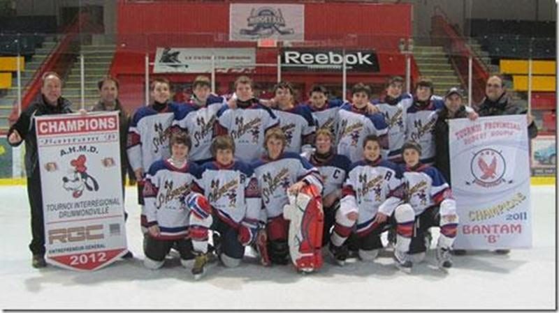 La saison 2011-2012 en est une de rêve pour les Cascades de Saint-Hyacinthe bantam B. Après un début de saison laborieux, une métamorphose s’est opérée dans la chambre des joueurs, créant une nouvelle synergie. Depuis l’équipe montre une fiche de 10-2-2 en saison régulière. Les Cascades ont aussi remporté les honneurs des tournois provinciaux de Daveluyville et Drummondville. Ils forment une équipe transformée depuis l’arrivée de l’entraîneur Guy Ménard qui, dès sont entrée en fonction, a su imp